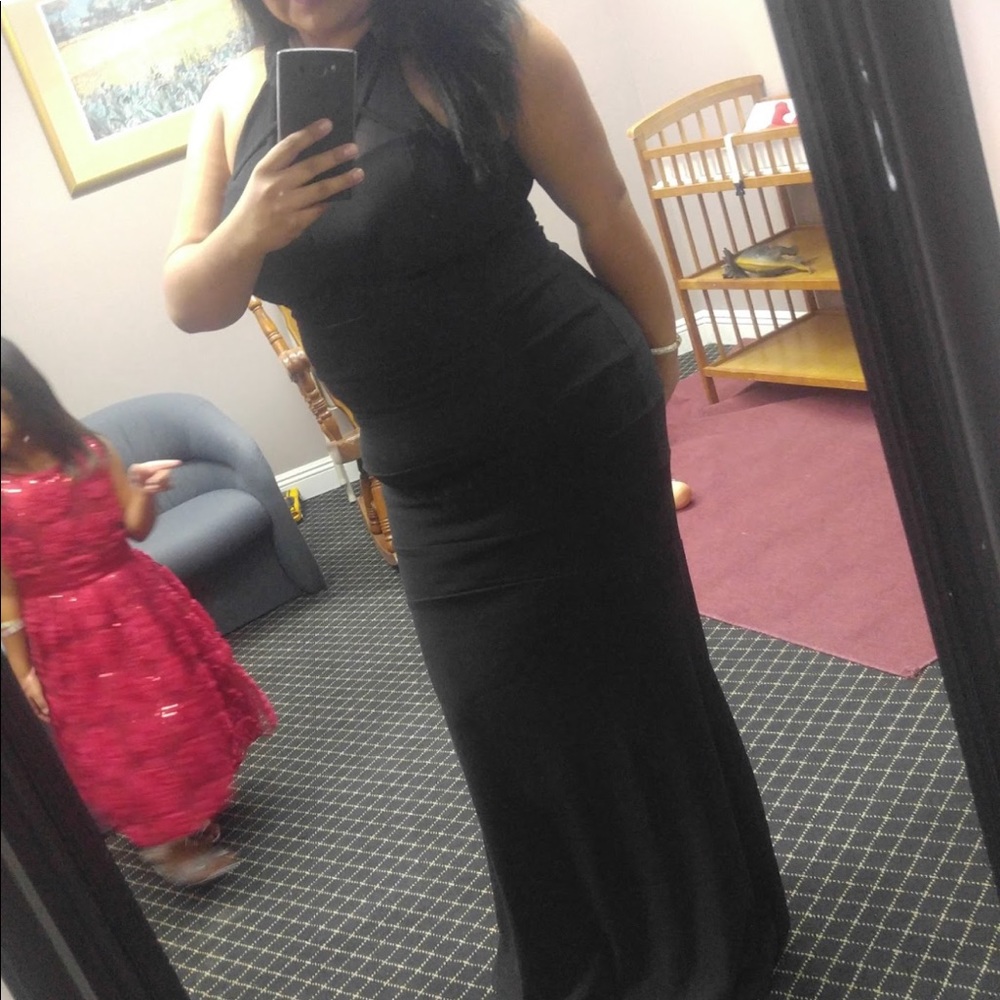 Black gown perfect for wedding great thick bandage material